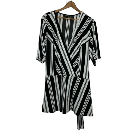 Lane Bryant 22/24 Black White Striped Stretch Knit‎ Faux Wrap Top Blouse Plus 2X - Picture 2 of 5